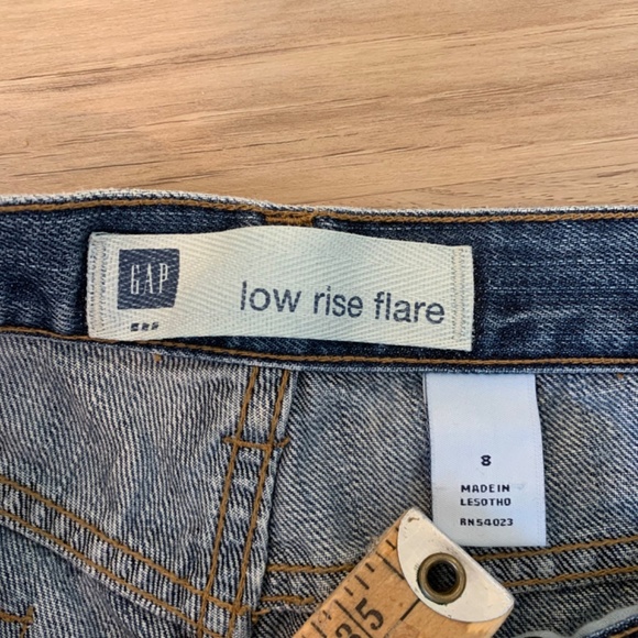 2004 GAP Low Rise Flare Jeans 8R - Picture 2 of 8